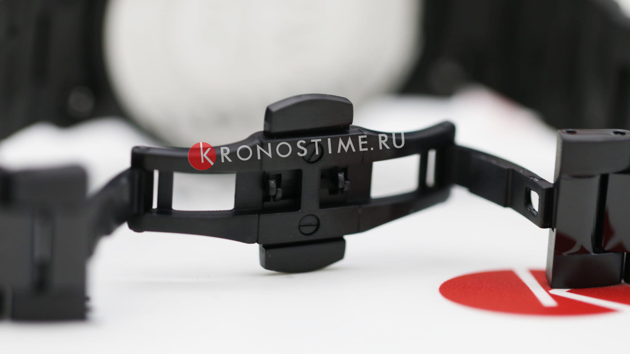 Daniel Wellington Daniel Wellington Iconic Link Arctic DW00100642  — детали корпуса и нержавеющая сталь с pvd-покрытием